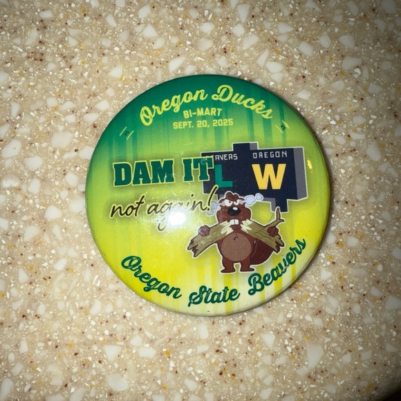 Oregon Ducks vs Oregon State Beavers Button Selection Sept.20 2025 - Picture 5 of 7